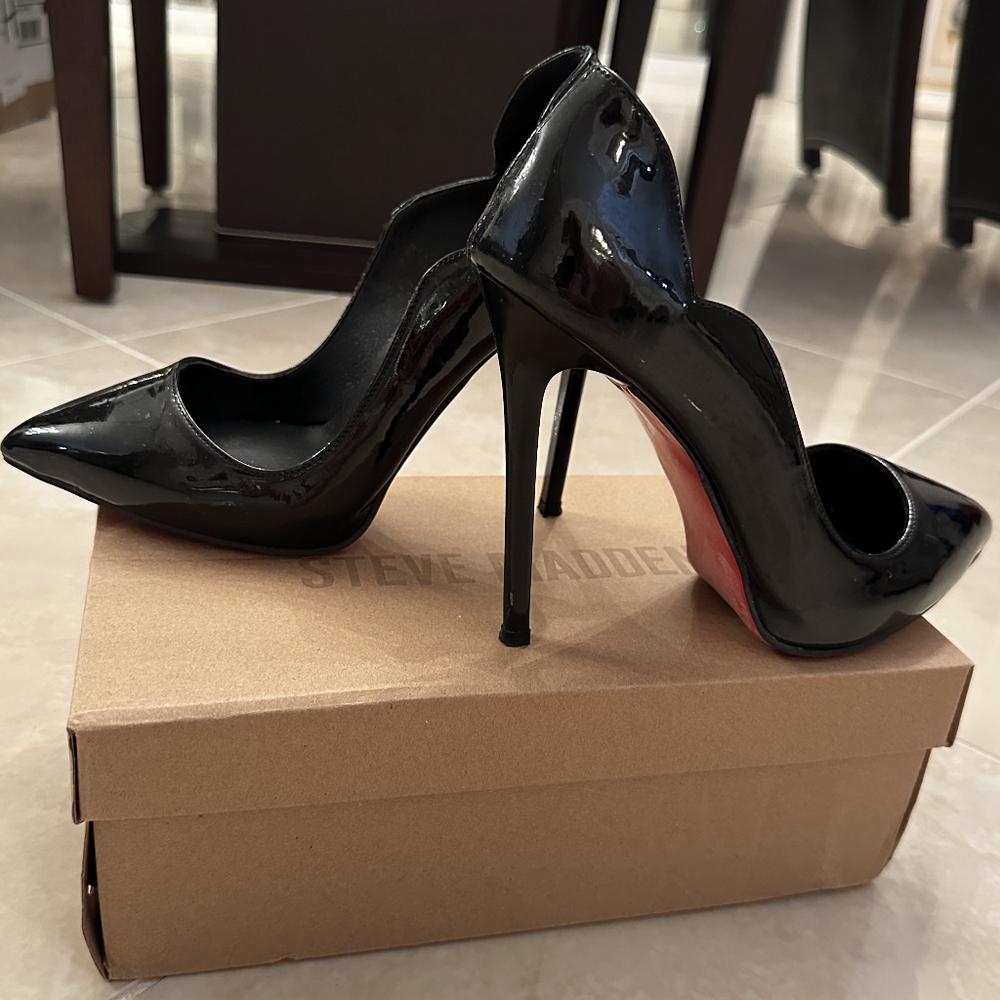 13cm black patent leather pumps